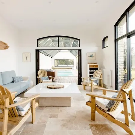 Ecurie Les Tourelles Piscine Interieure & Tatil Evi Gainneville