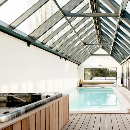 Ecurie Les Tourelles Piscine Interieure & Tatil Evi *